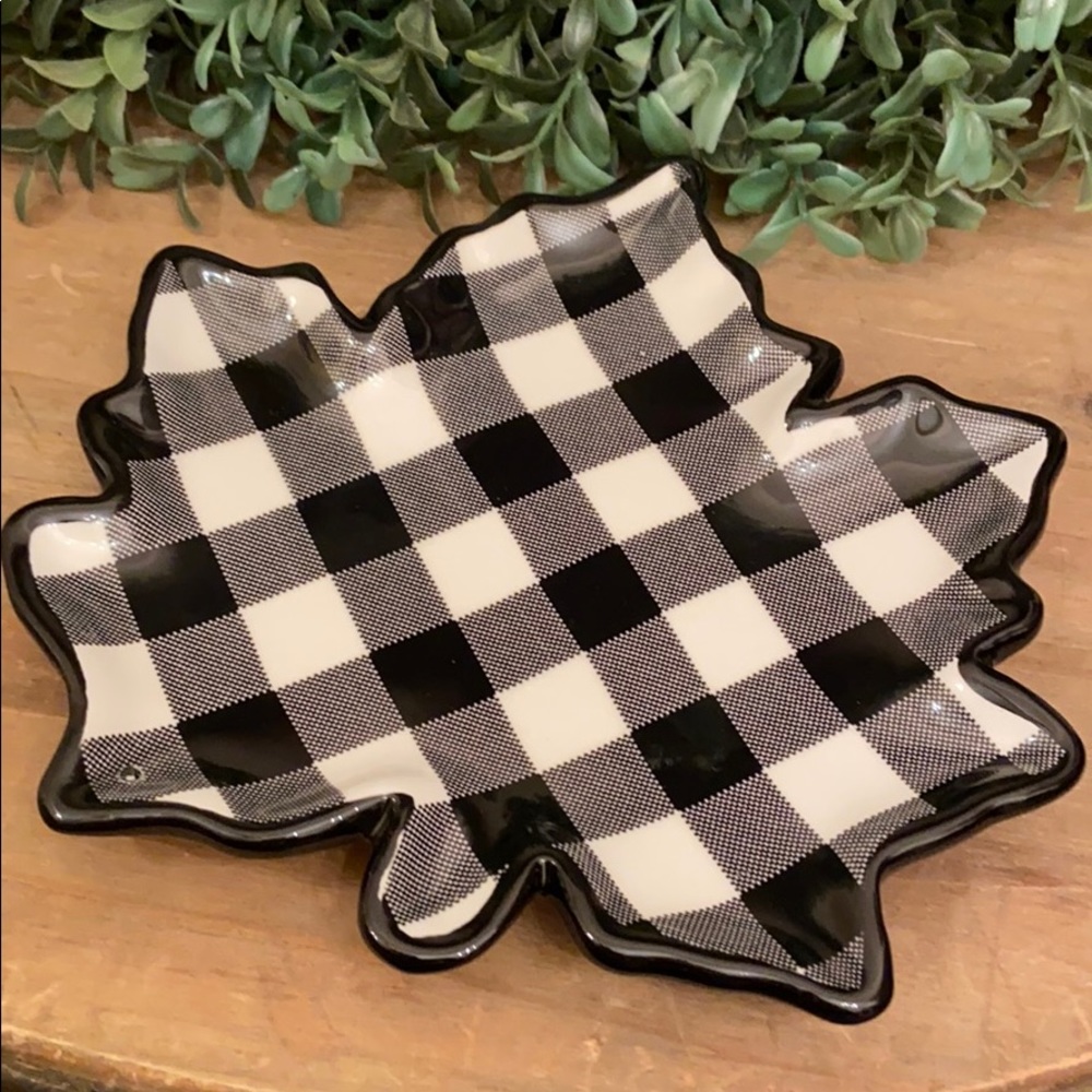 Farmhouse Fall Autumn Buffalo Check Plaid Leaf